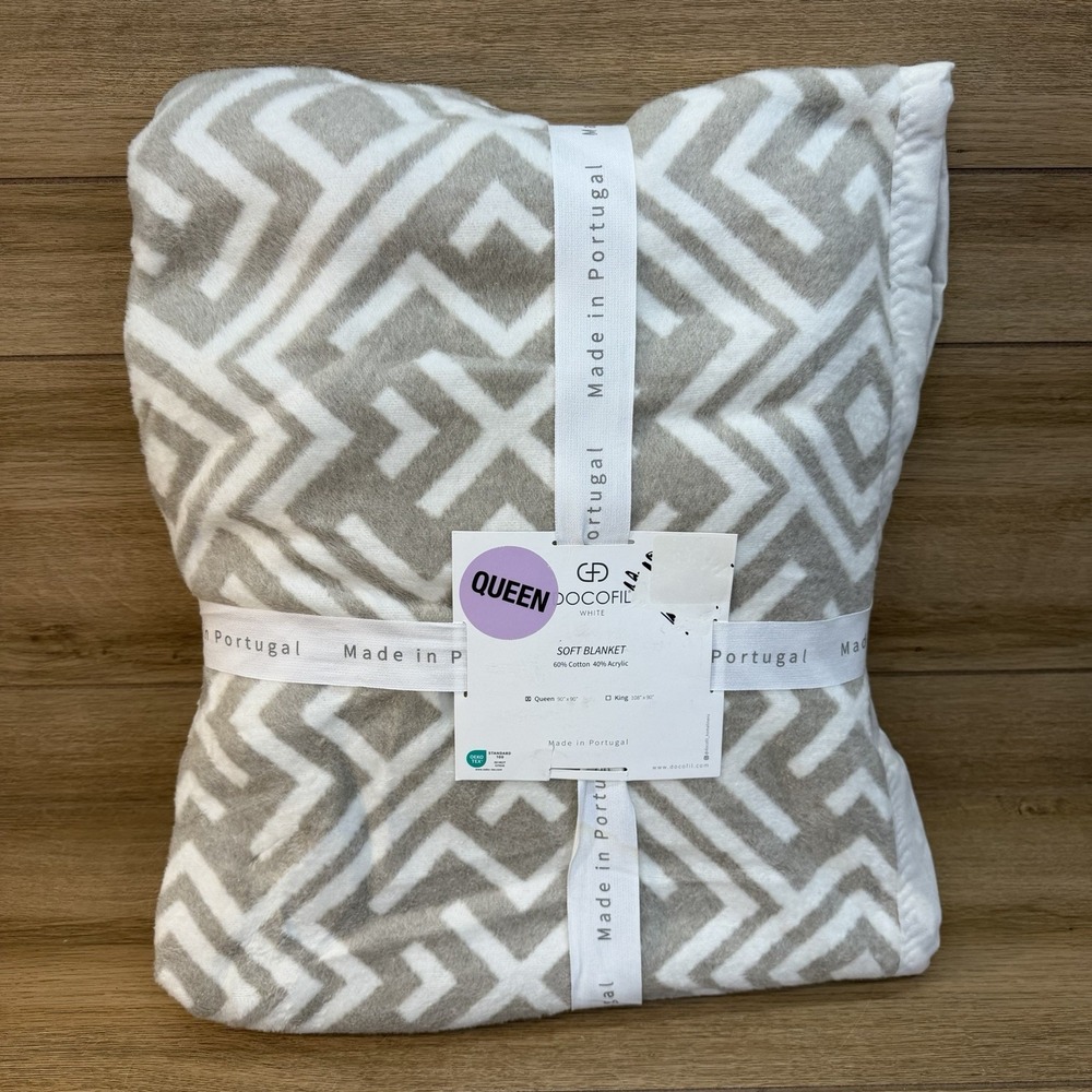 DOCOFIL White Luxury Soft Queen Blanket Cotton Blend Portugal Beige Geometric